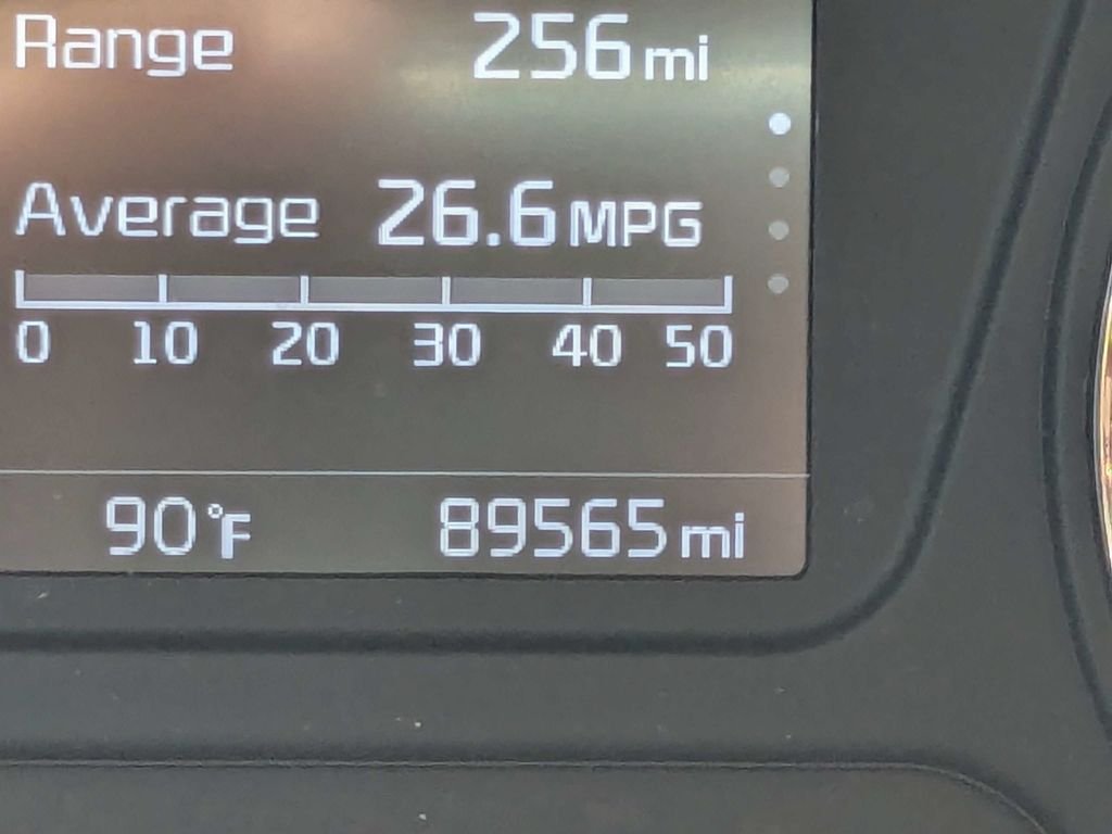 Used 2017 White Kia LX image 31