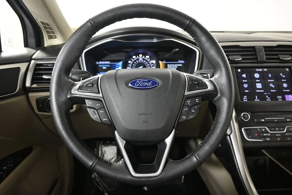 Used 2017 Red Ford SE image 35
