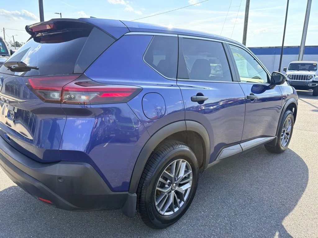 Used 2021 Blue Nissan S image 3