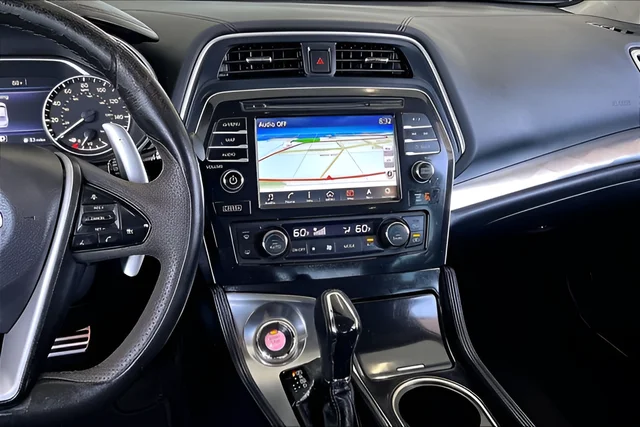 Used 2016 Black Nissan SR image 9