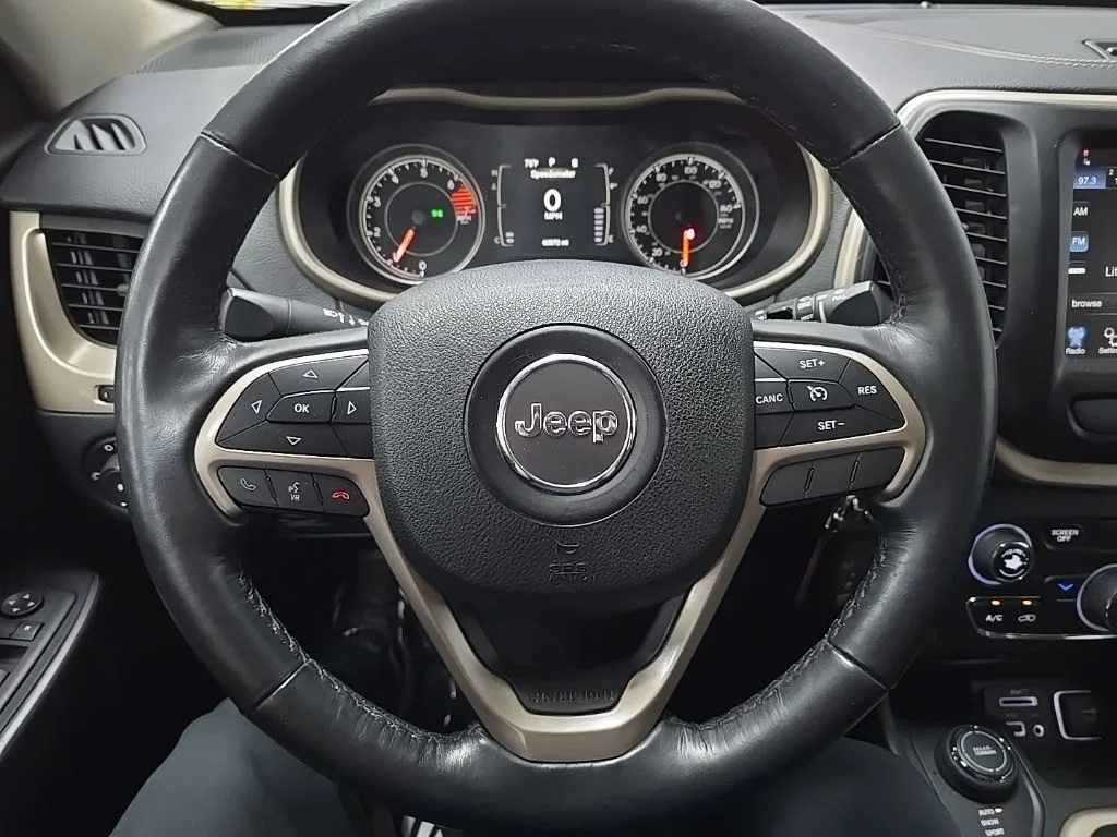 Used 2016 Beige Jeep Latitude image 18