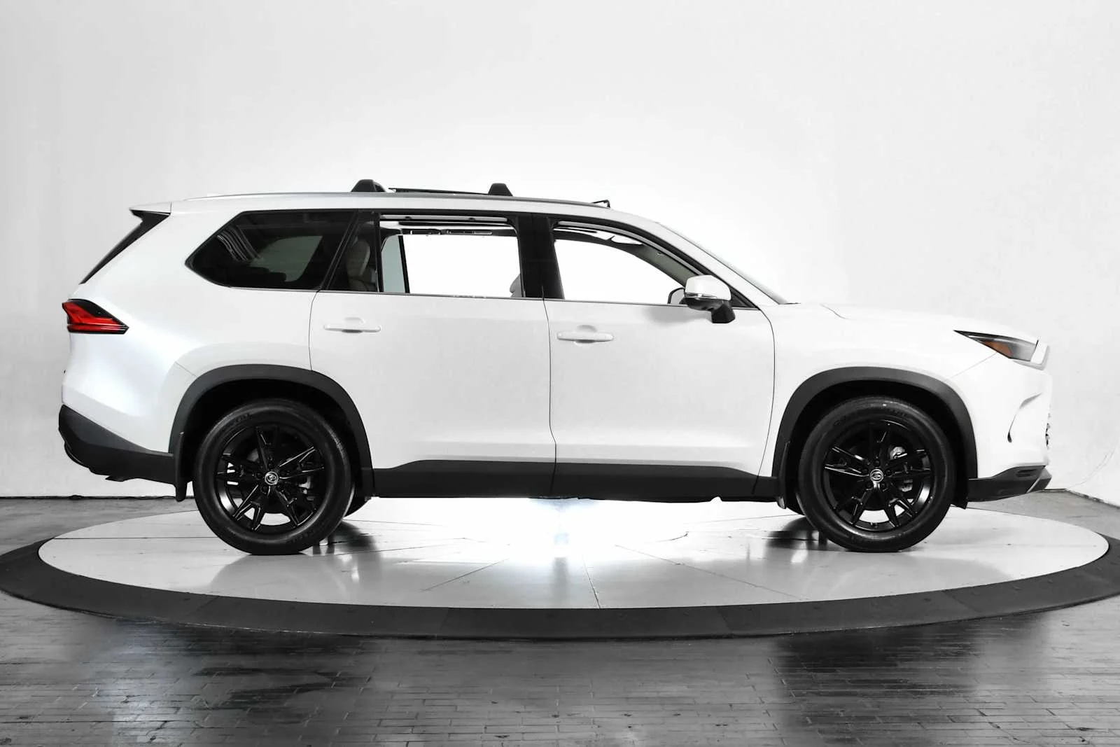 Used 2024 Wind Chill Pearl Toyota Limited image 7