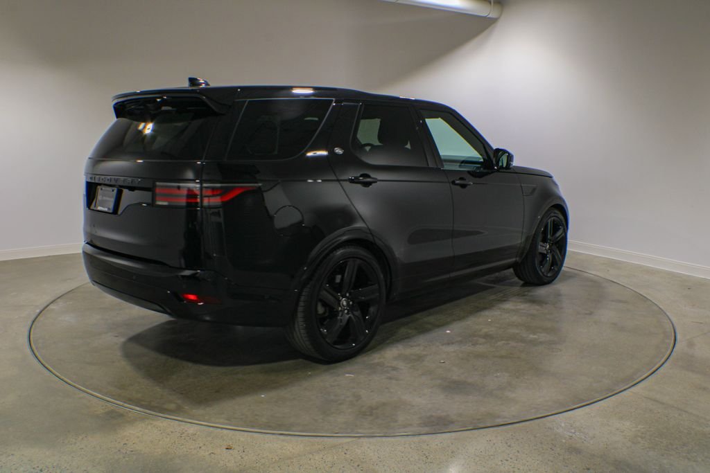 Certified Used 2025 Santorini Black Metallic Land Rover Dynamic SE image 5