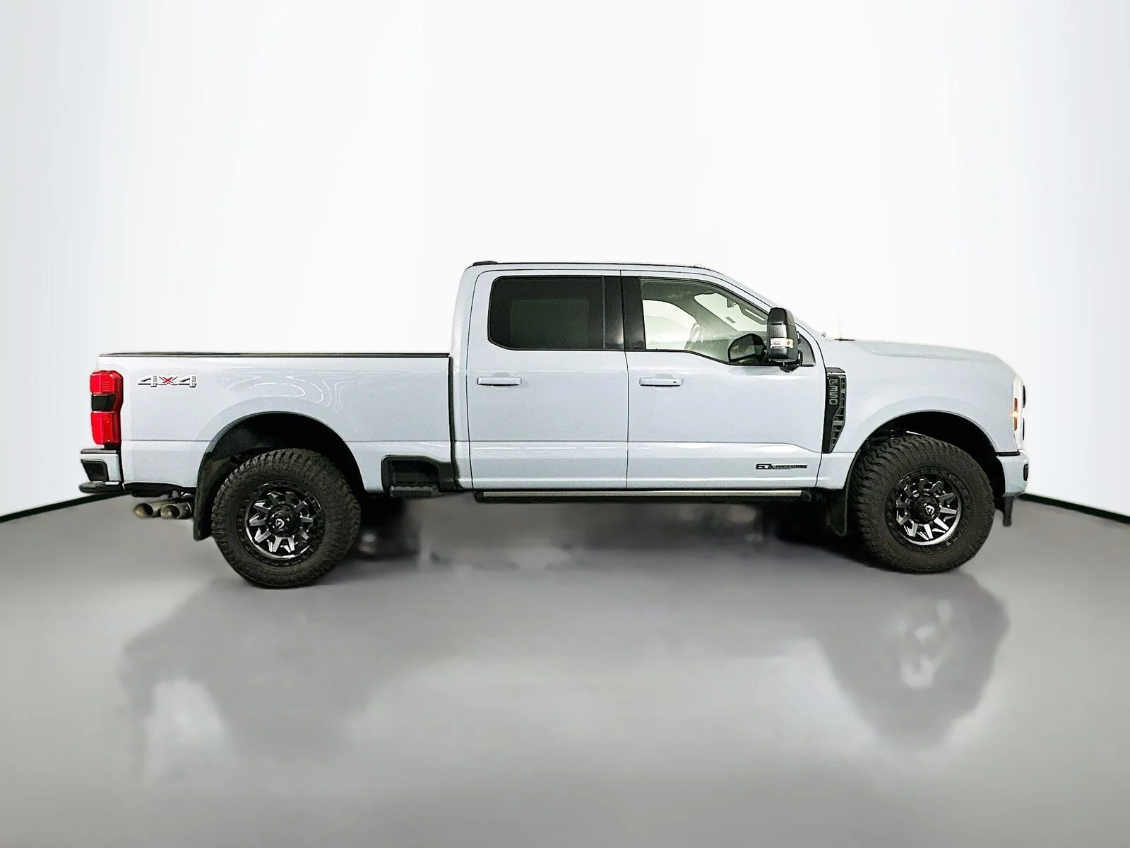 Used 2025 Gray Ford Platinum image 9