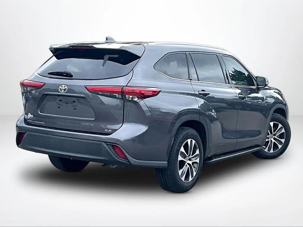 Used 2022 Gray Toyota XLE image 3
