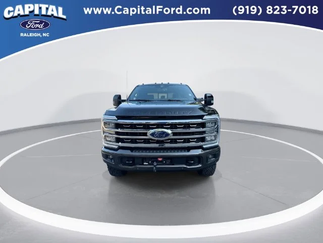 Used 2025  Ford King Ranch image 3