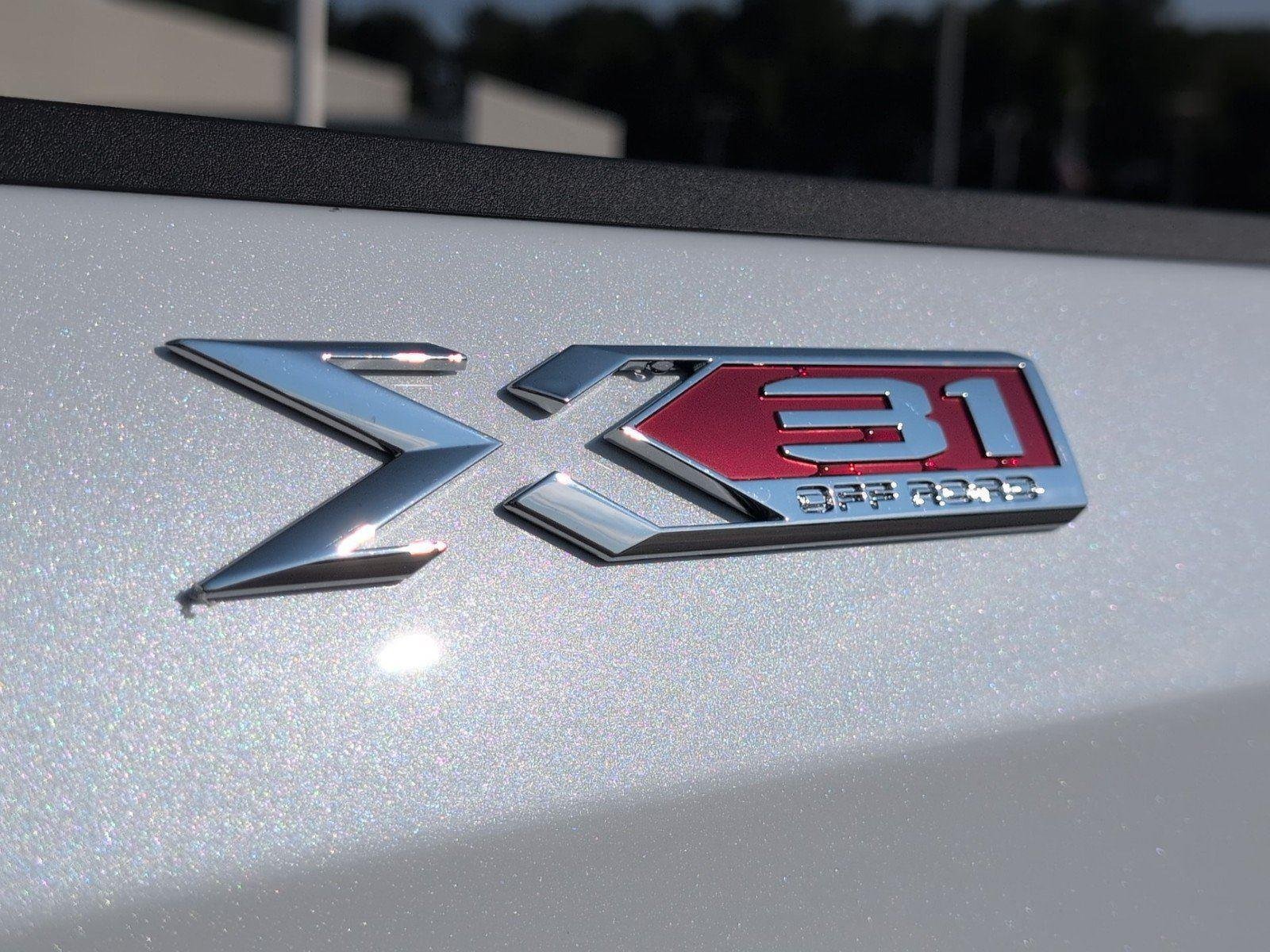 New 2026 Glacier White Tricoat GMC SLT image 5