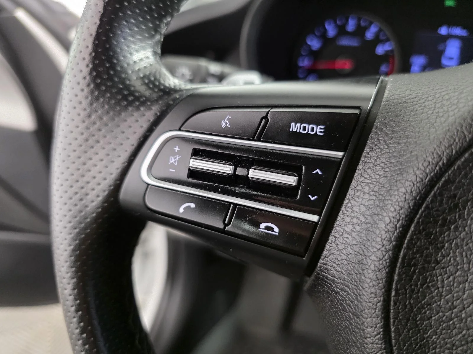 Used 2019 Snow White Pearl Kia GT image 30