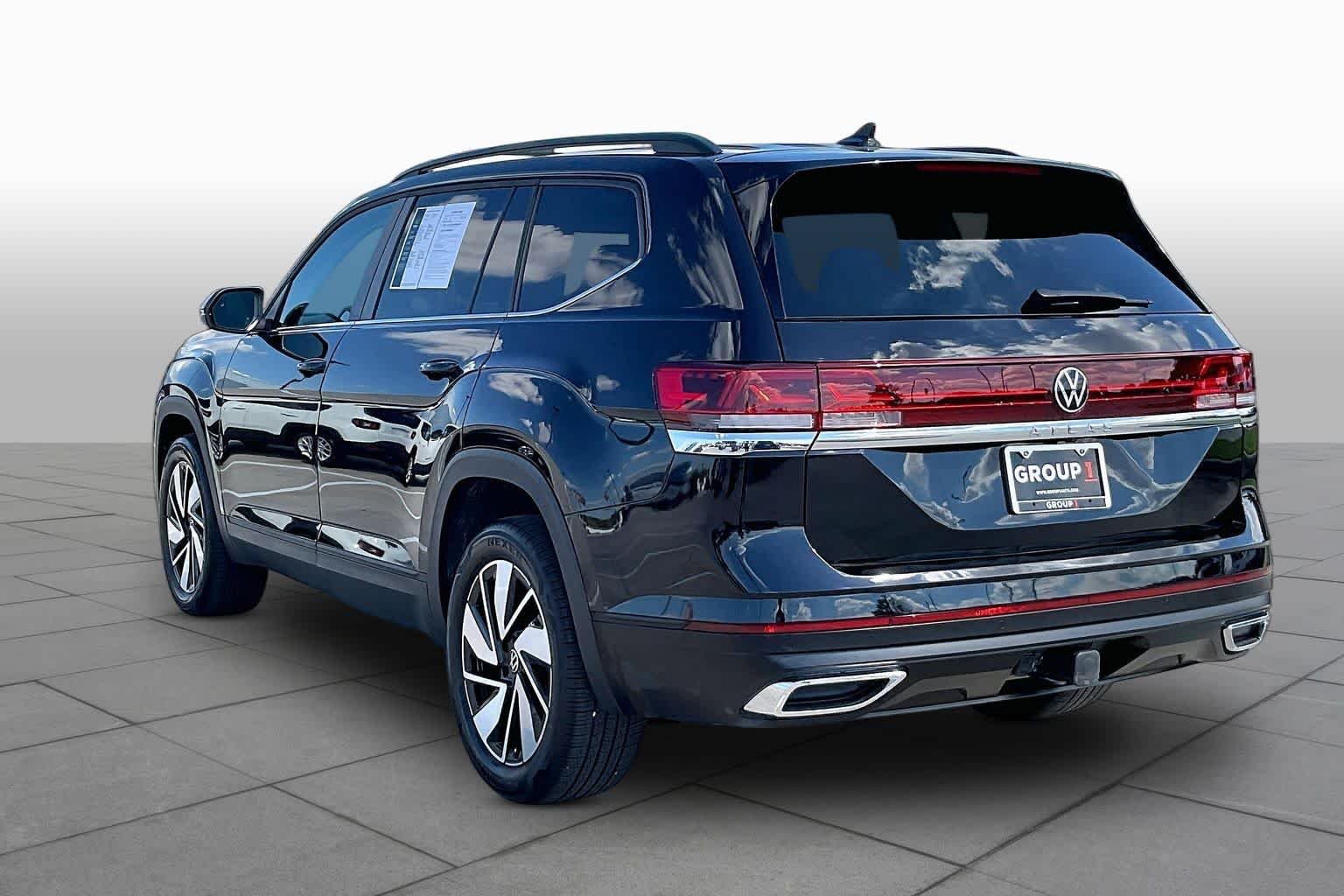 Used 2025 Deep Black Pearl Volkswagen 2.0T SE w/Technology image 11