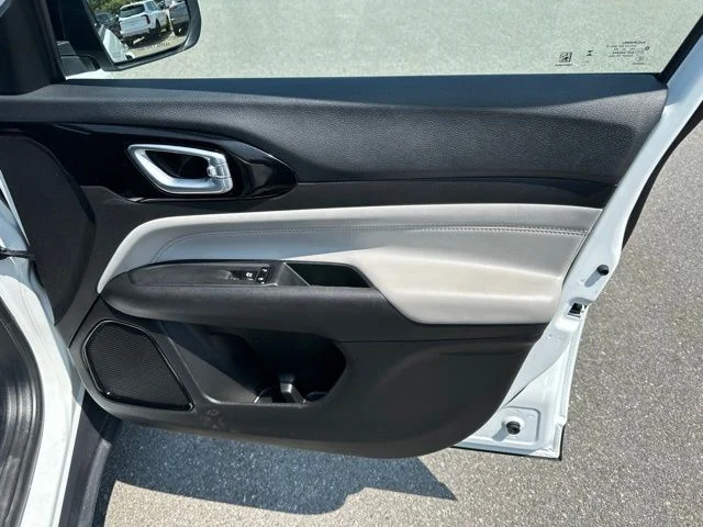 Used 2025 White Jeep Limited image 9