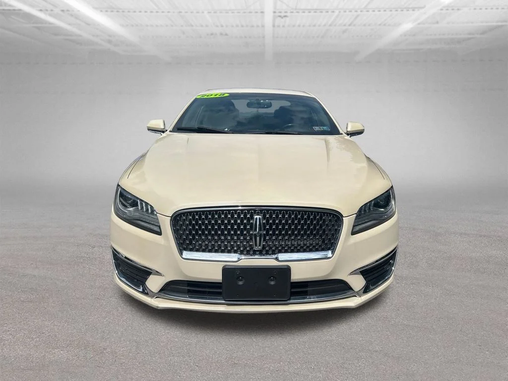 Used 2018  Lincoln Premiere image 9