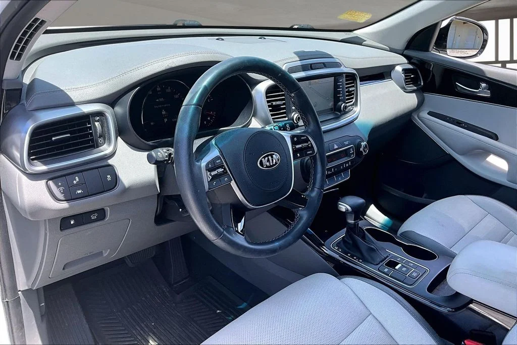 Used 2020 White Kia SX image 16