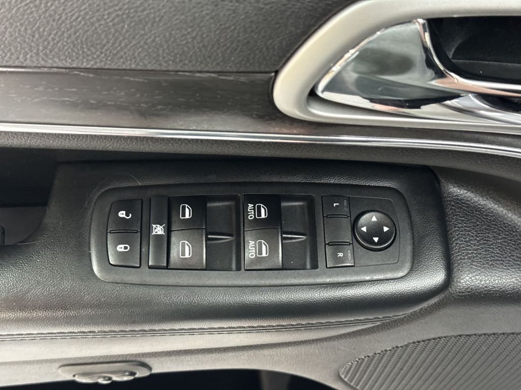 Used 2018 Billet Silver Metallic Jeep Limited image 15