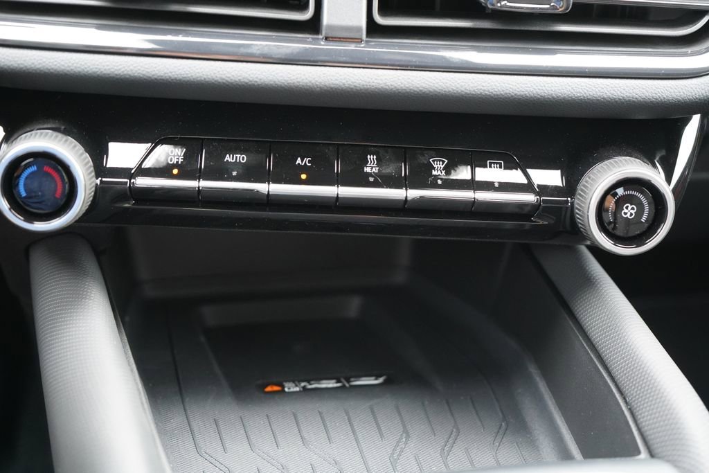 2025 Chevrolet Equinox EV RS - Photo 38