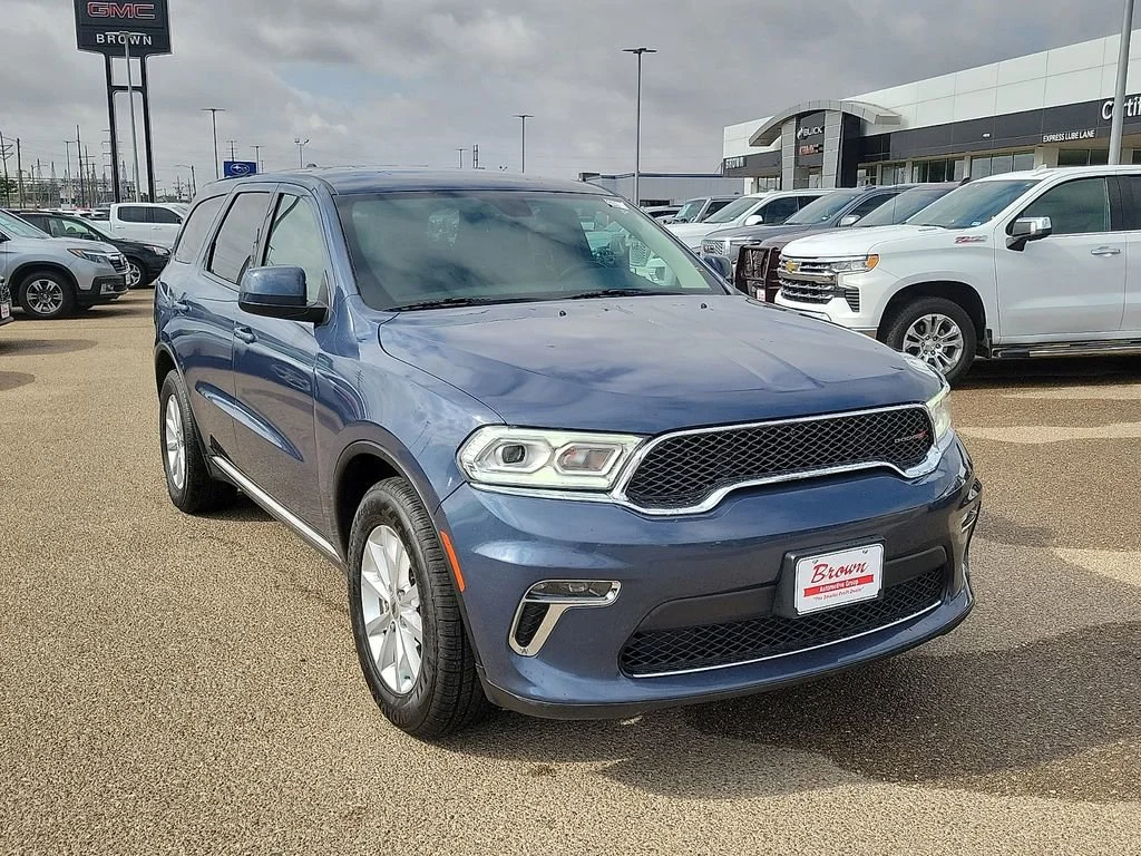 Used 2021  Dodge SXT image 2