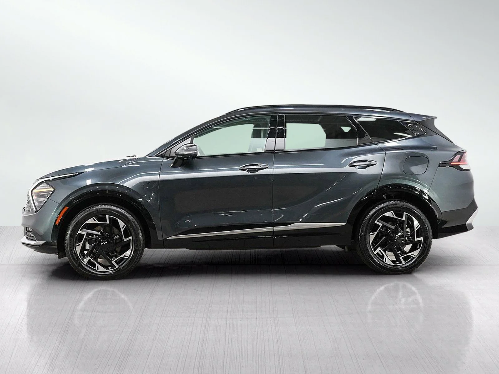 Used 2024 Kia Sportage SX Prestige with VIN 5XYK5CDF6RG138224 for sale in Roseville, Minnesota