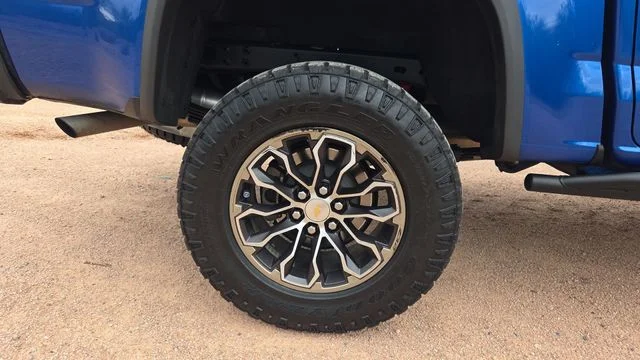 Used 2018 Blue Chevrolet ZR2 image 25