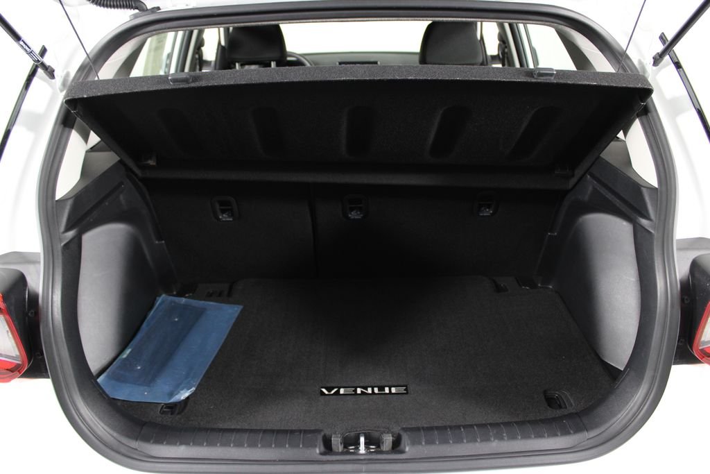 Certified Used 2024 White Hyundai SE image 17