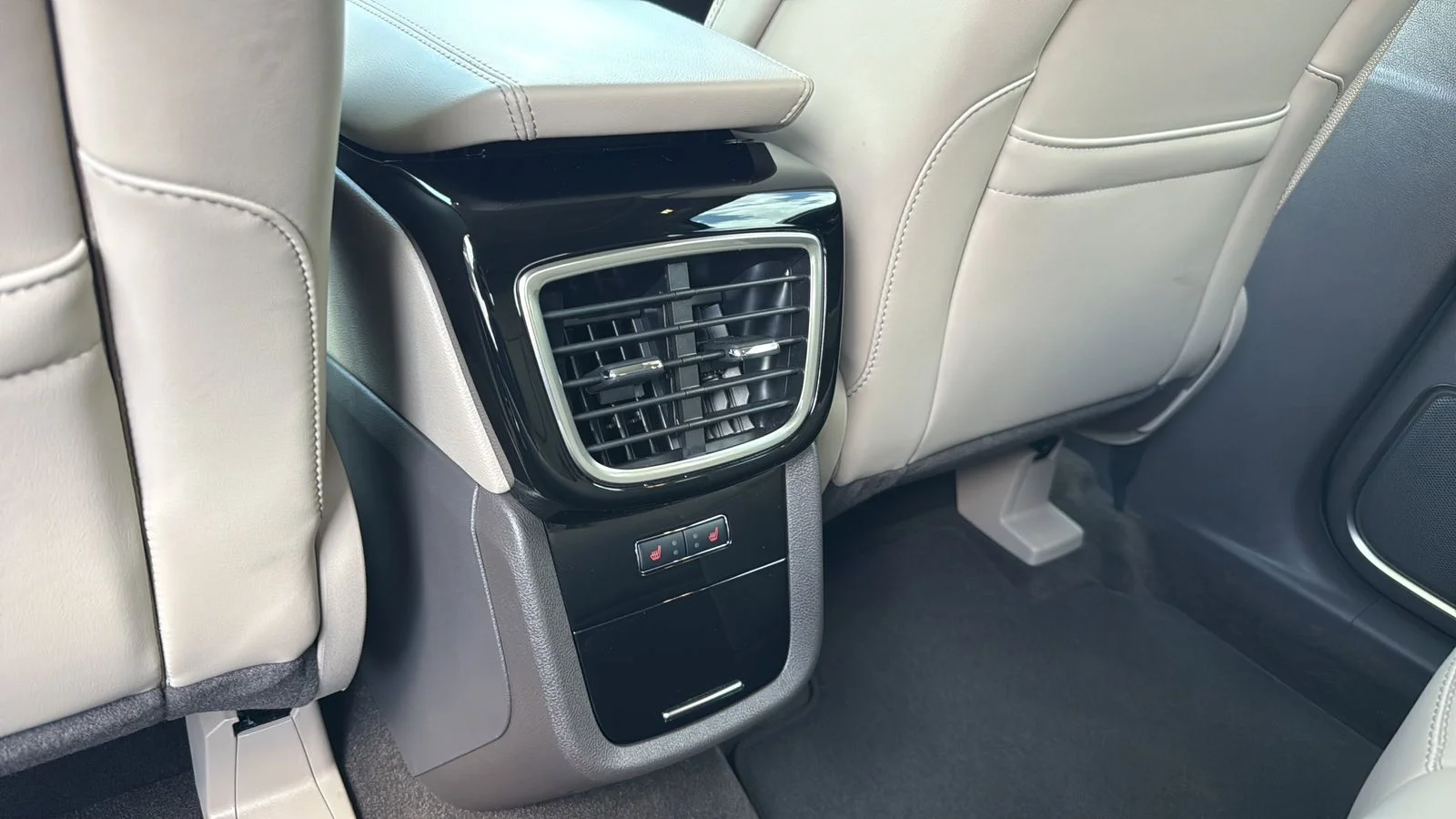 Used 2023 Beige Lincoln Reserve image 27