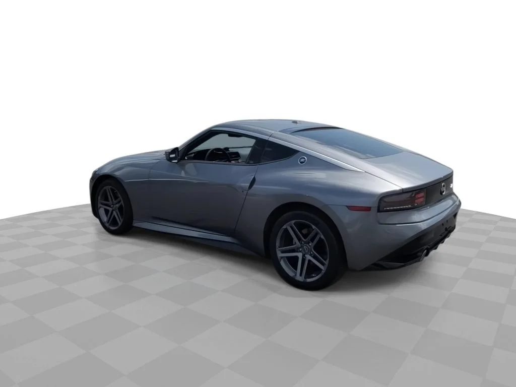 Used 2025 Gray Nissan Sport Manual Transmission image 6