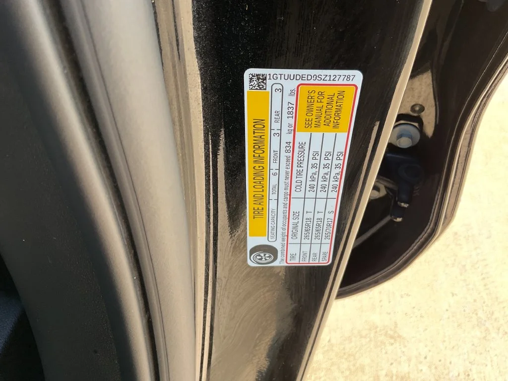 Used 2025 Black GMC SLT image 30