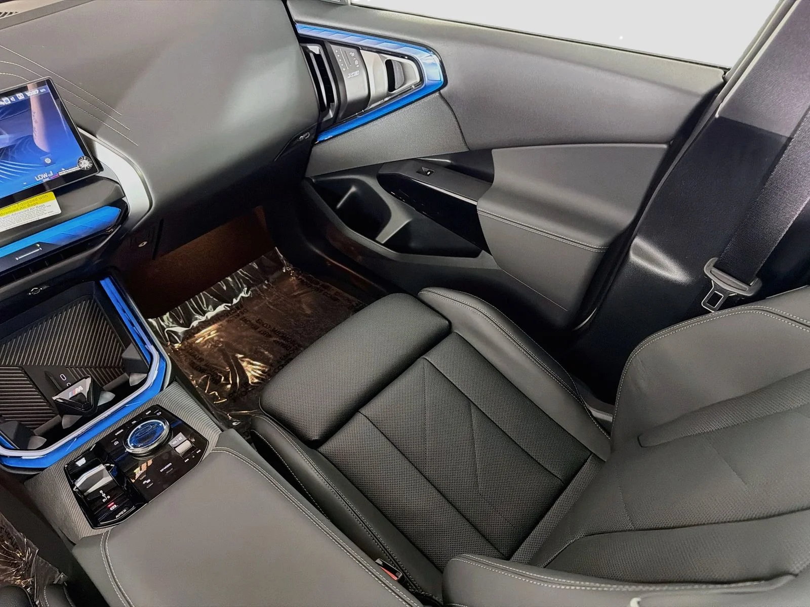 New 2026 Dune Grey Metallic BMW M50 xDrive image 24