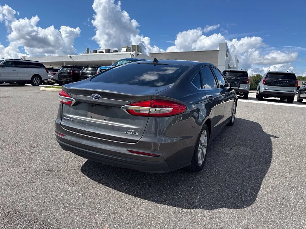 Used 2019 Magnetic Metallic Ford SE image 2