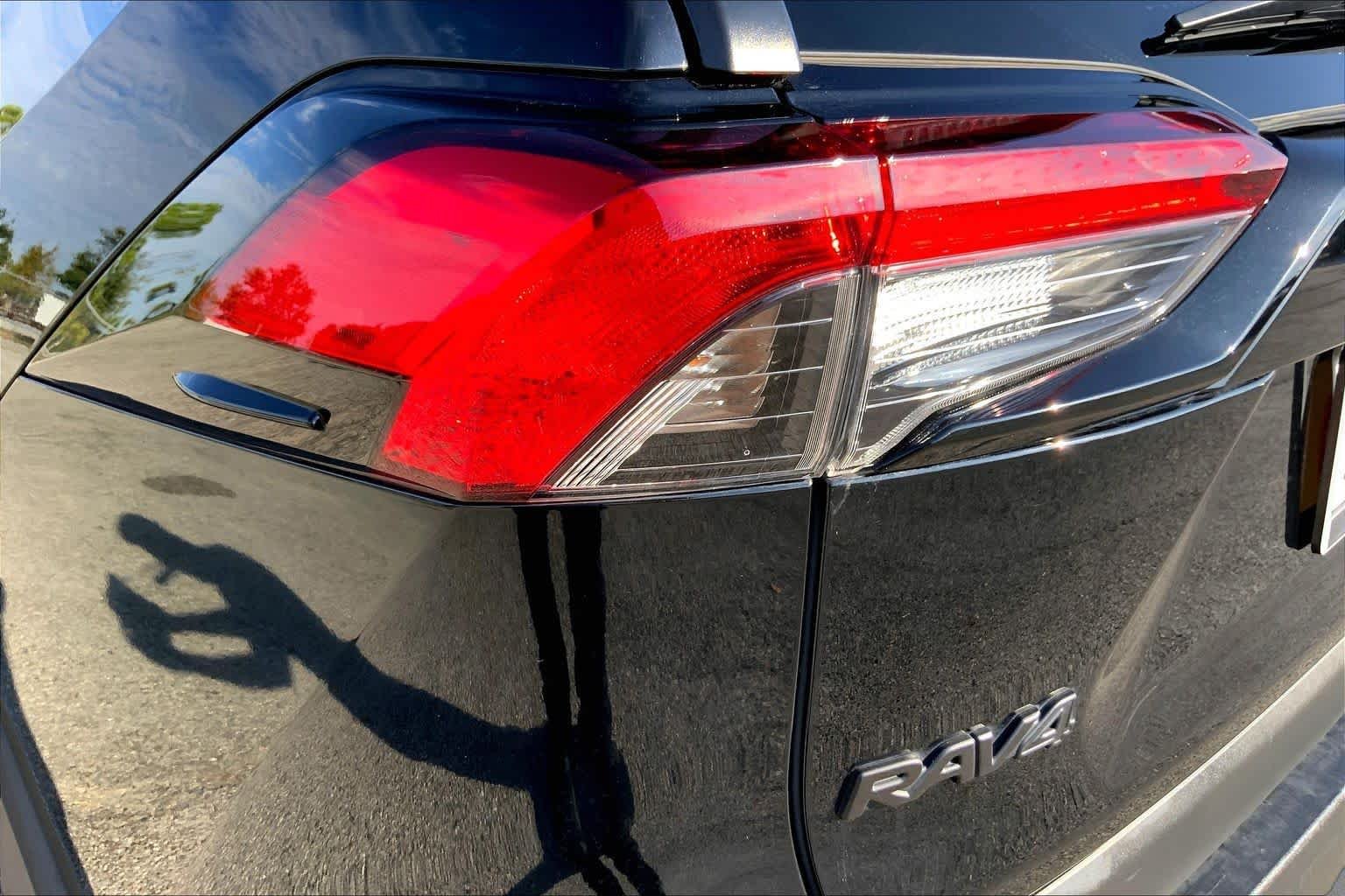 Used 2025 Midnight Black Metallic Toyota XLE image 28