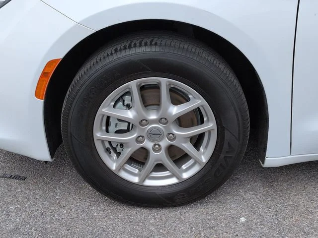 Used 2024 White Chrysler LX image 9