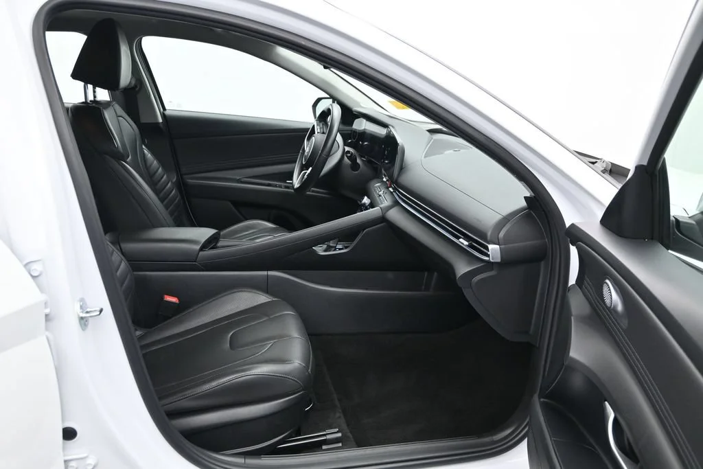 Used 2025 White Hyundai Limited image 18