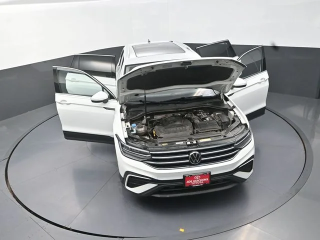 Used 2022 White Volkswagen 2.0T SE image 40