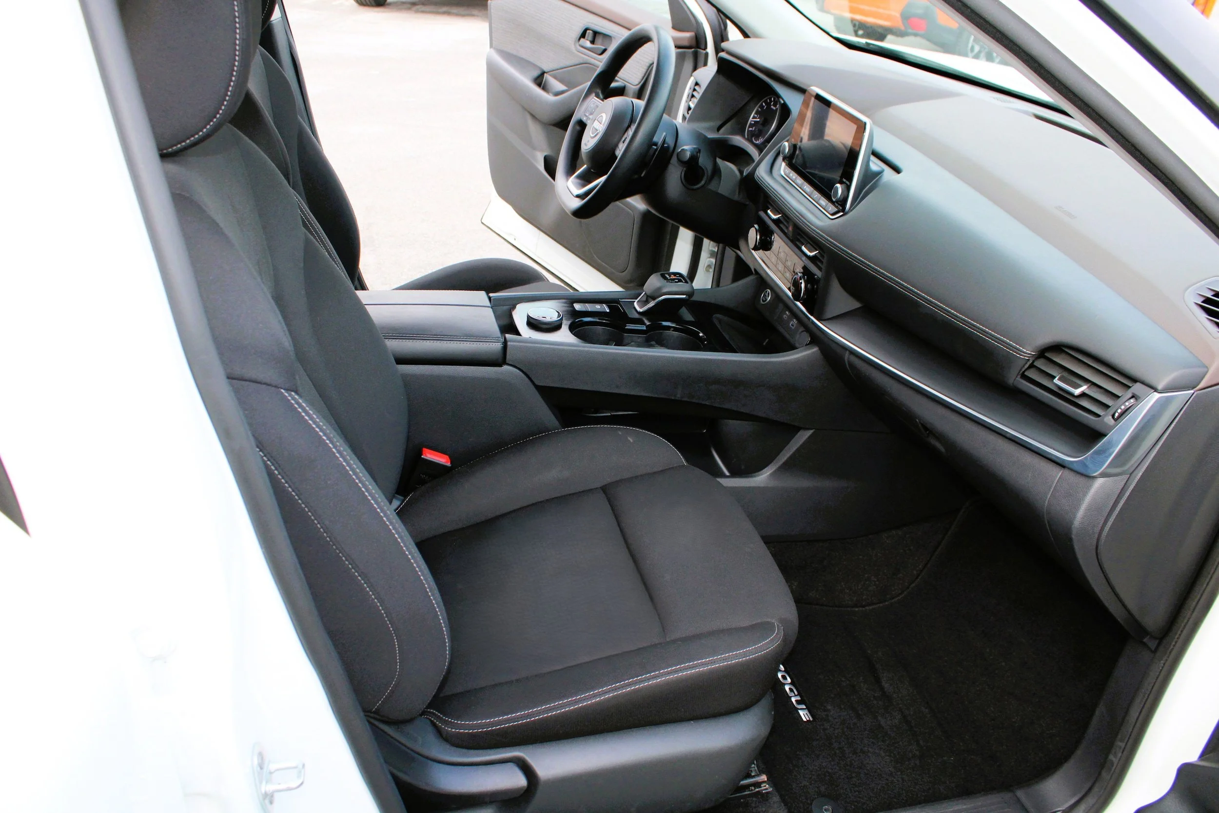 Used 2023 Glacier White Nissan S image 12