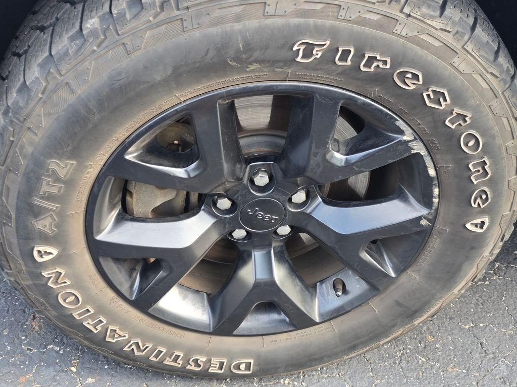 Used 2016 Black Jeep Trailhawk image 24