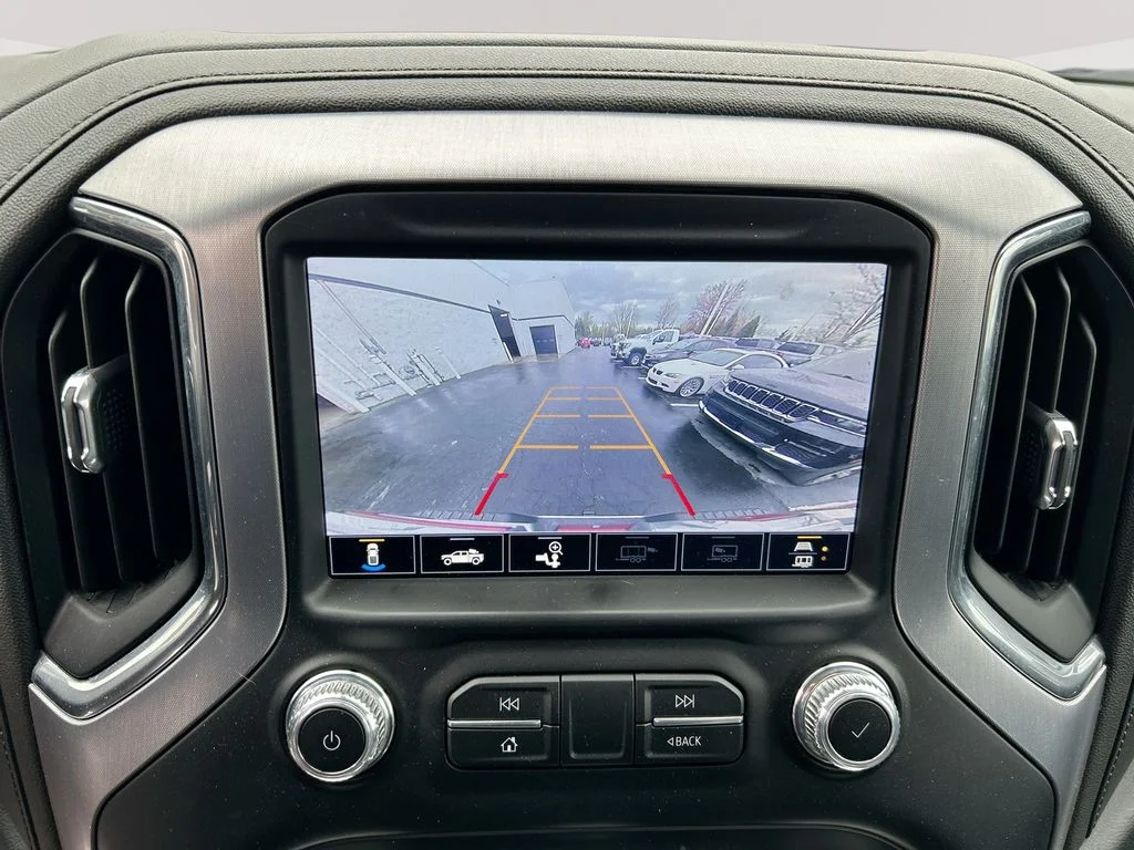 Used 2023 White GMC SLT image 17