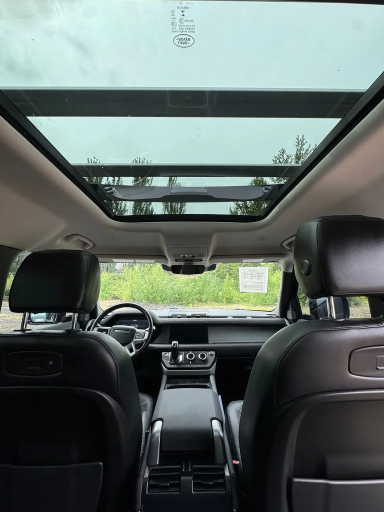 Used 2022 Santorini Black Metallic Land Rover SE image 27
