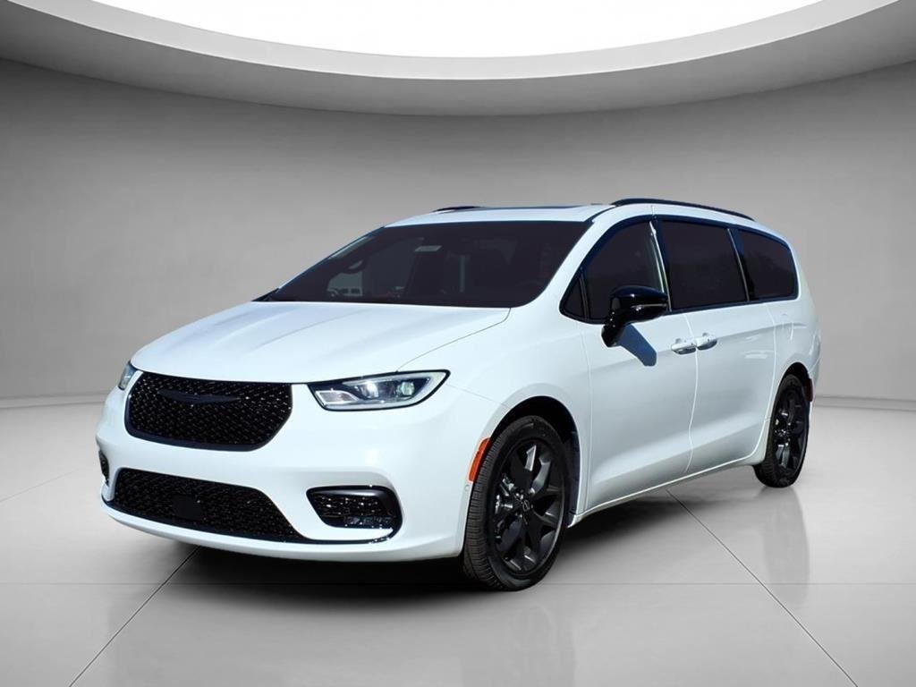 2026 Chrysler Pacifica Limited's photo
