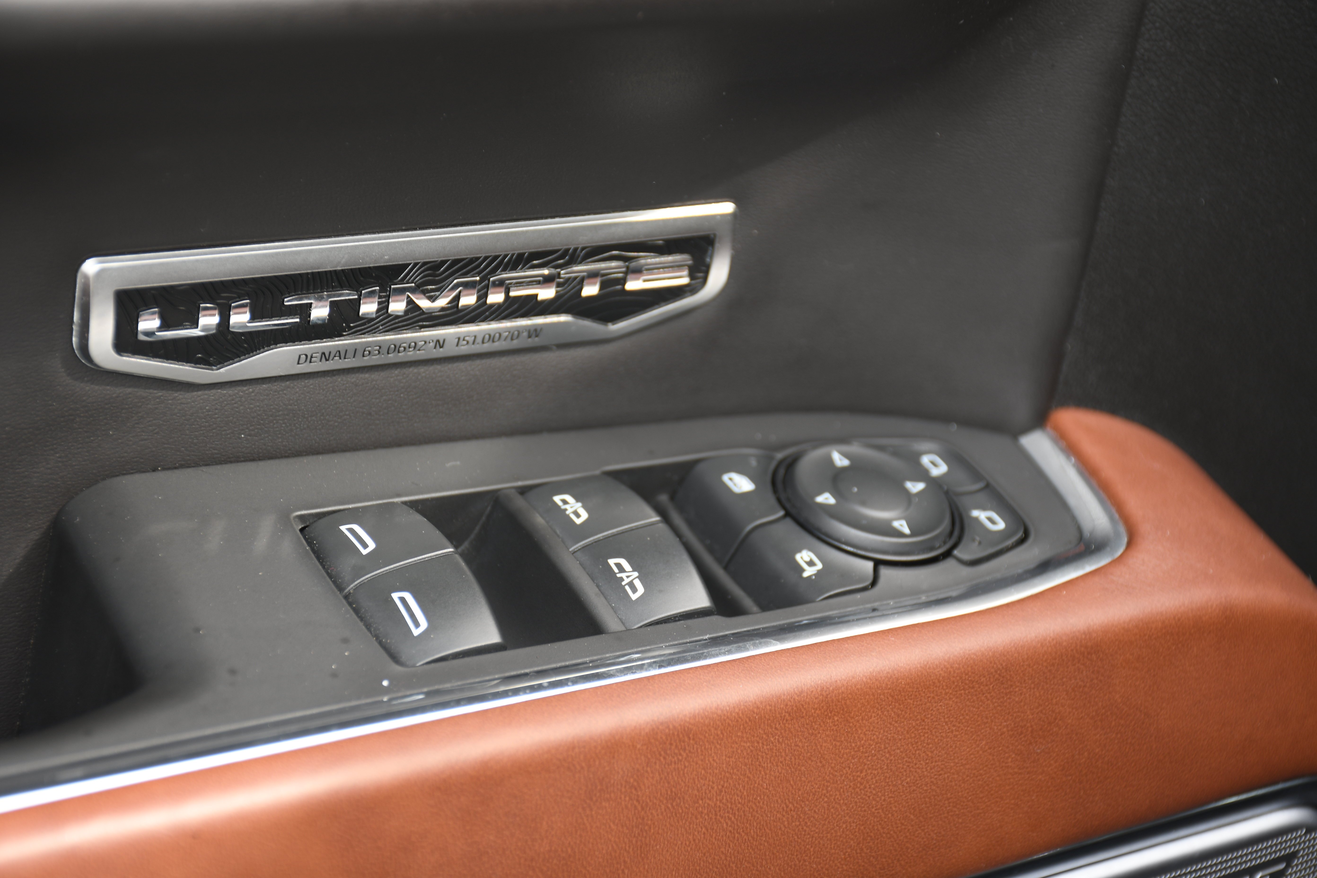 Used 2024 White GMC Denali Ultimate image 11