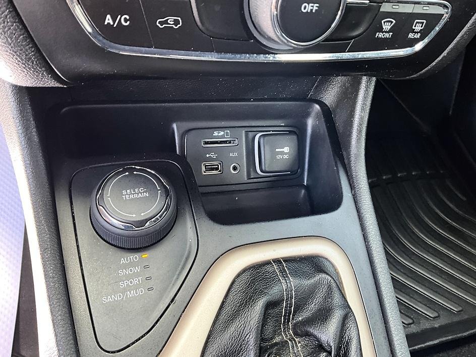 Used 2014 Black Jeep Latitude image 21
