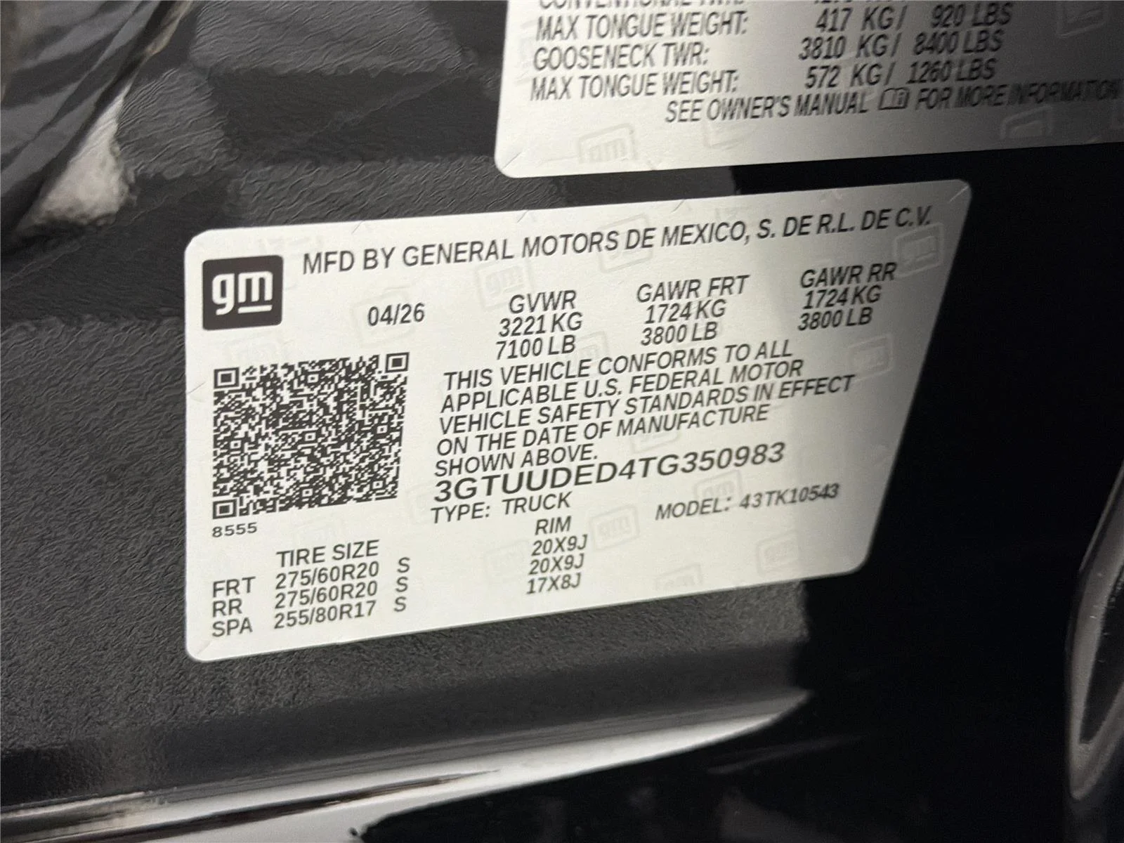 New 2026 Onyx Black GMC SLT image 32