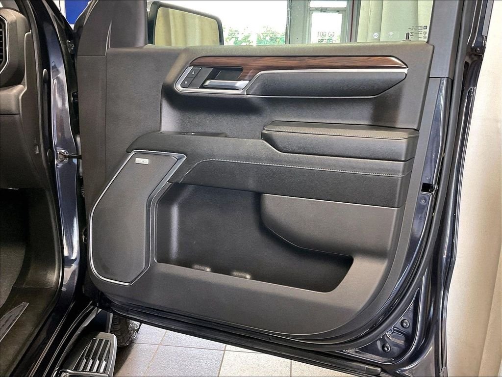Used 2023 Silver GMC SLT image 12