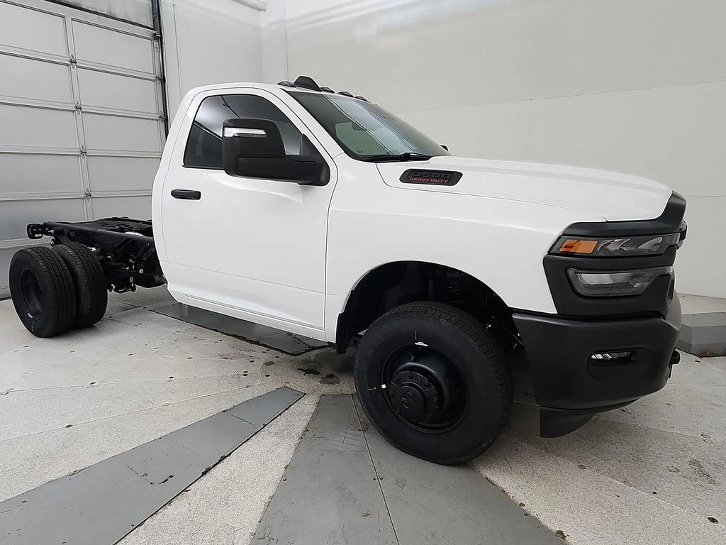 New 2026 Bright White Clear-Coat Exterior Paint RAM Tradesman image 2