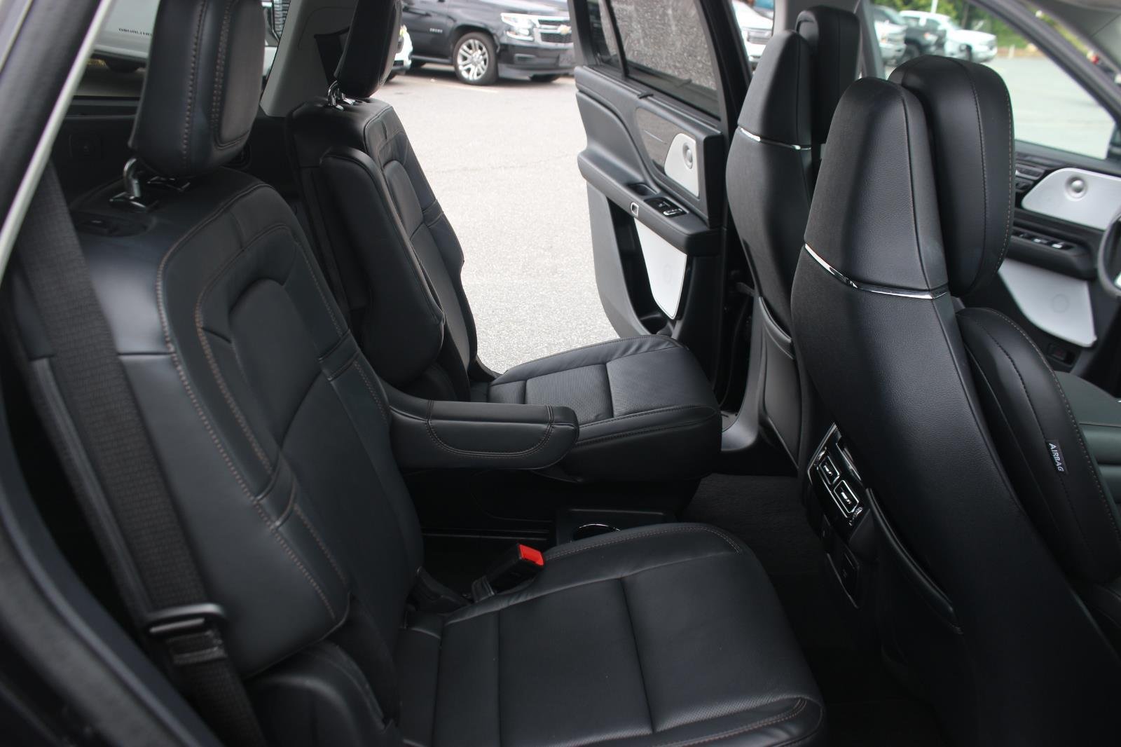 Used 2025 Infinite Black Metallic Clearcoat Lincoln Reserve image 35