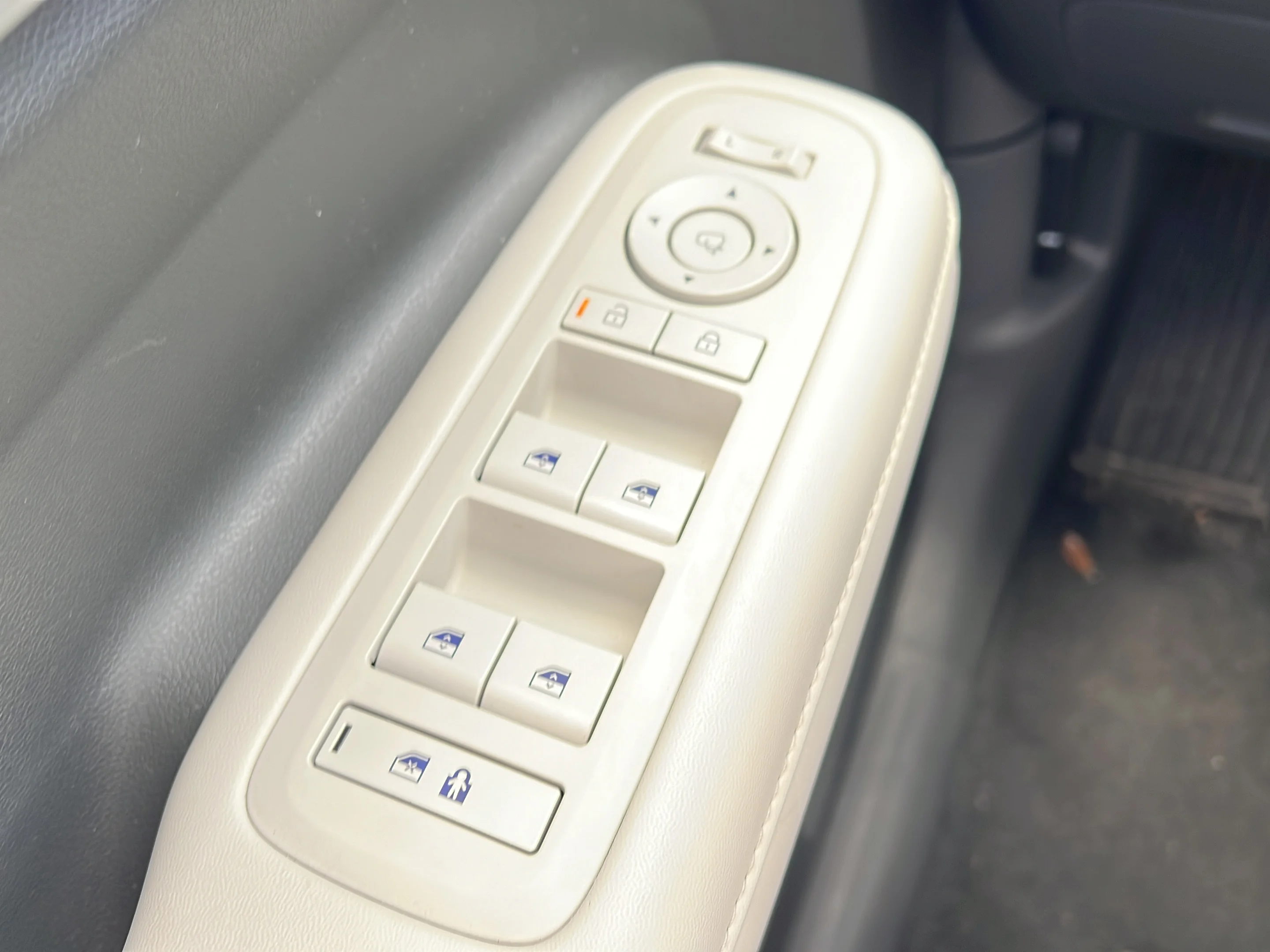 Used 2025 Ecotronic Gray Matte Hyundai Calligraphy image 34