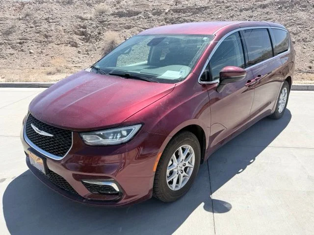 2023 Chrysler Pacifica Touring L's photo