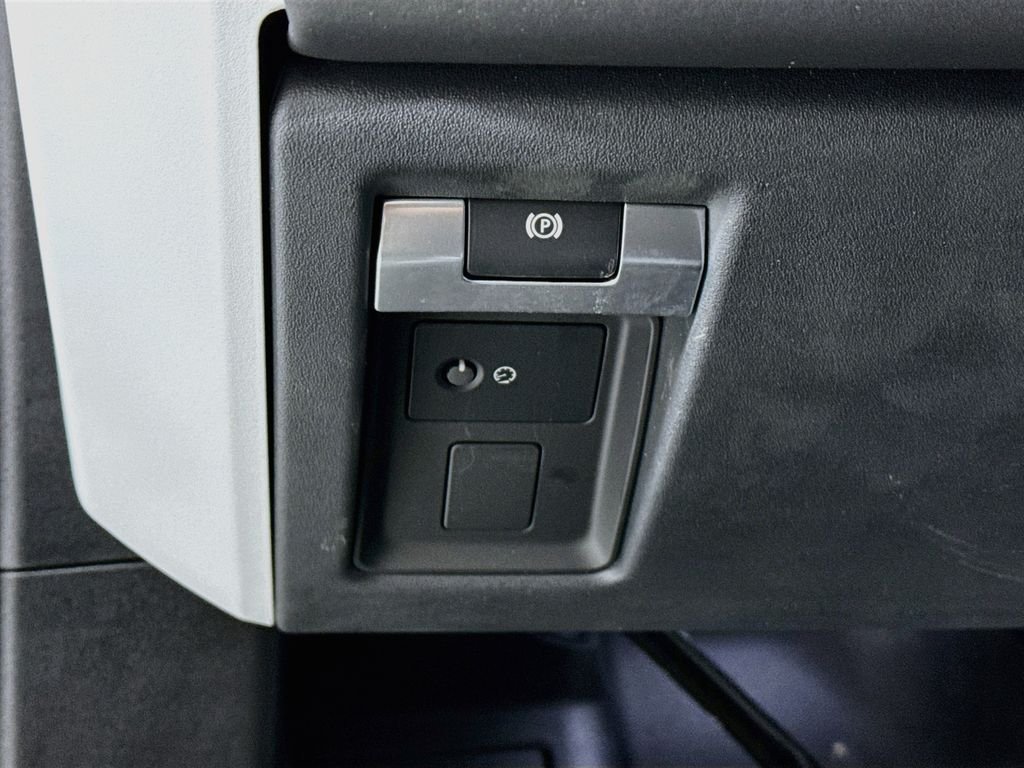 New 2026 Woolstone Green Land Rover S image 11