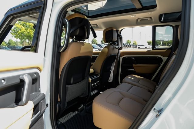 New 2026 Fuji White Land Rover S image 49