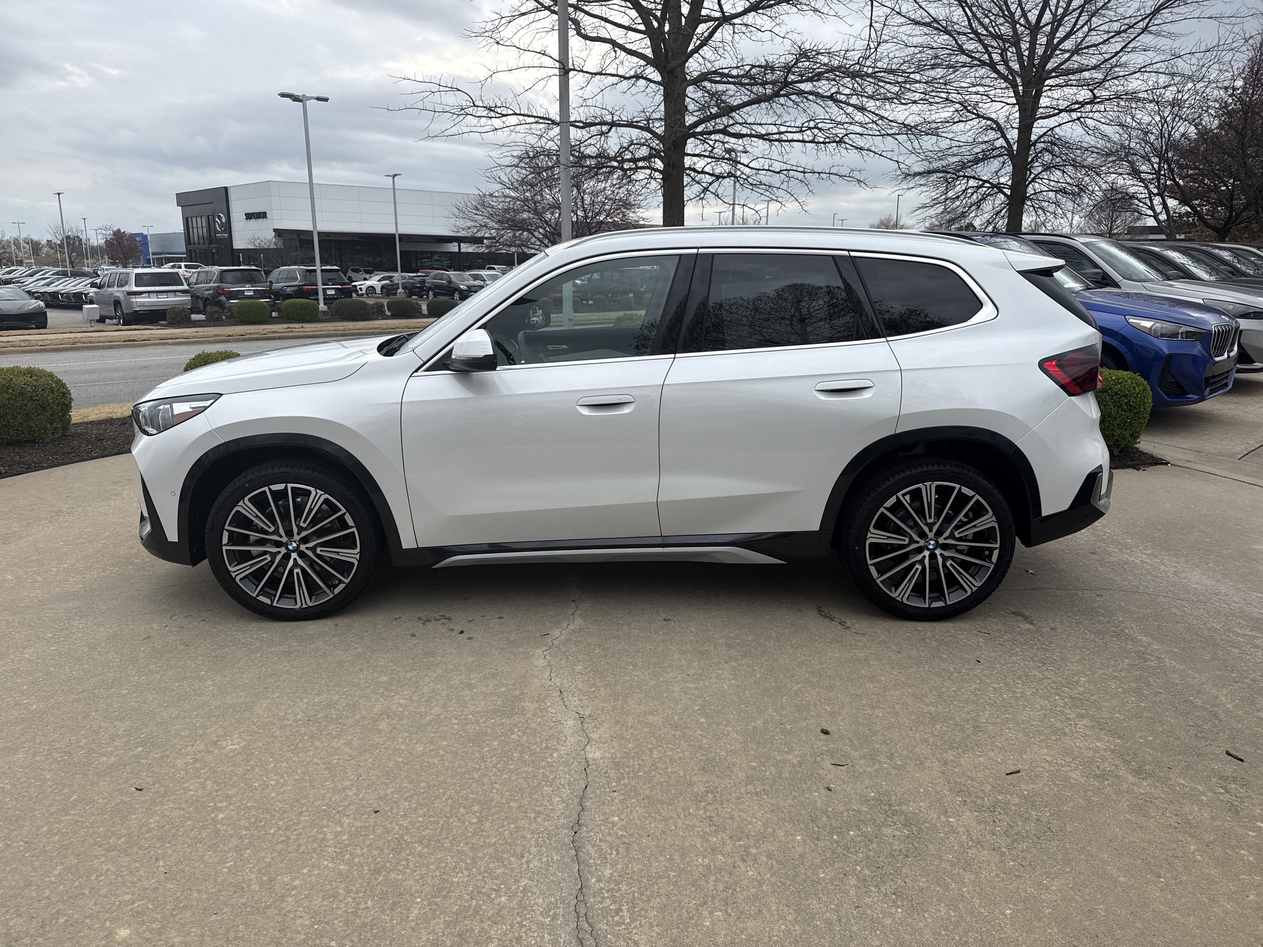 New 2026 0A96 Mineral White Metallic BMW xDrive28i image 2
