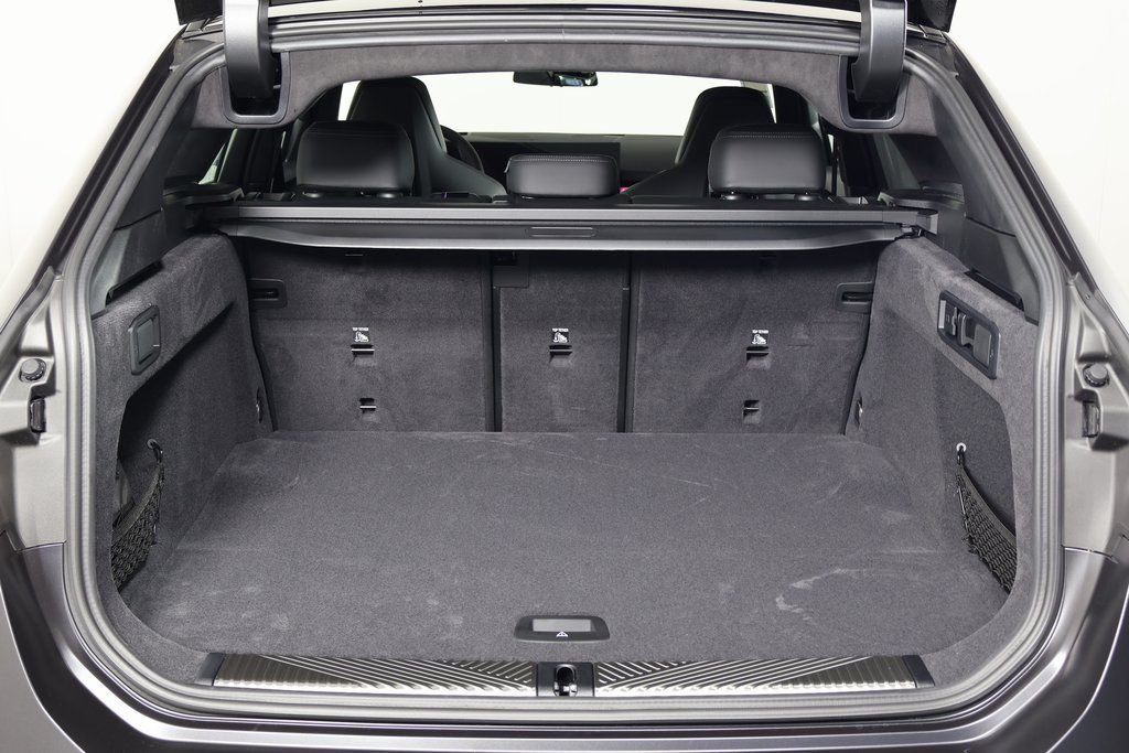 New 2027 Gray Metallic BMW Base image 8