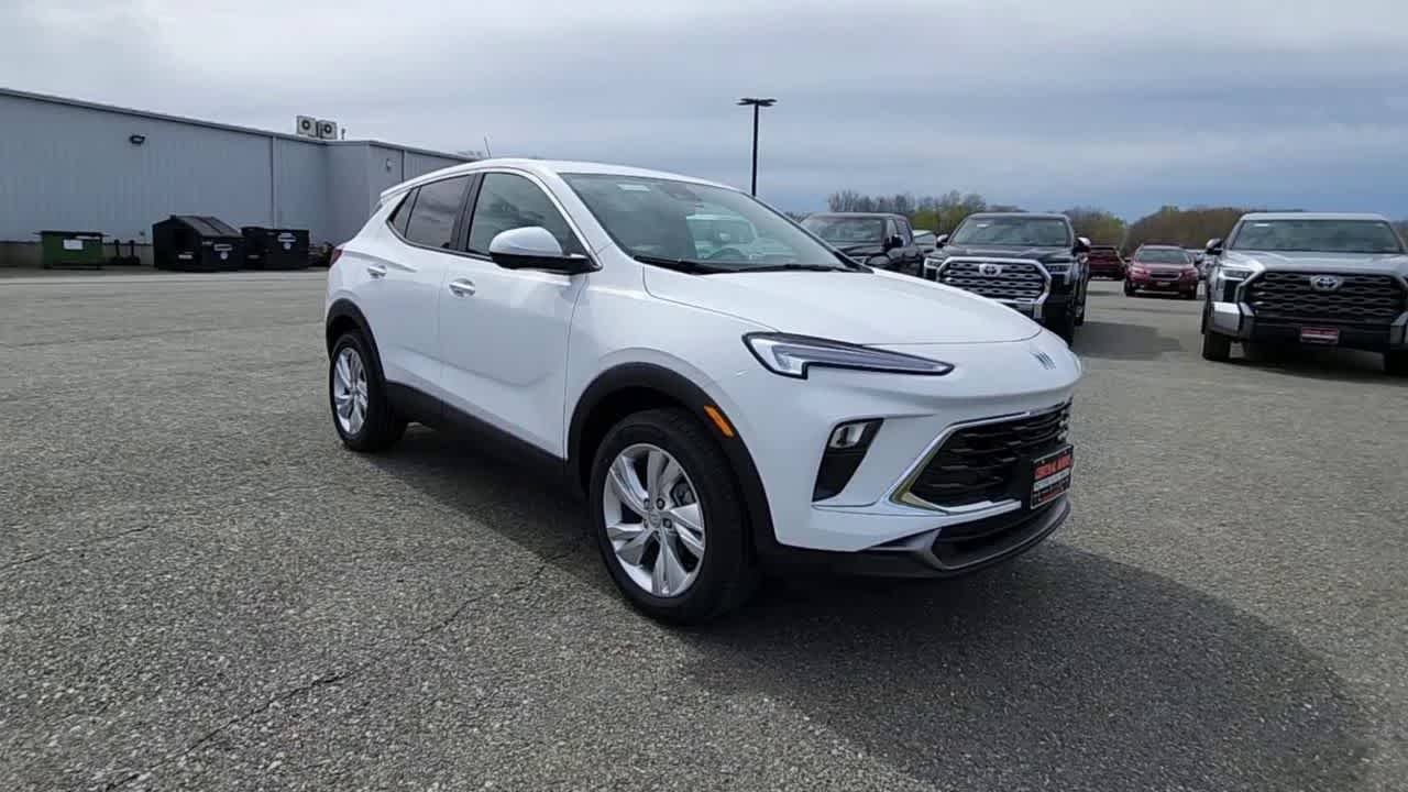Used 2024 Summit White Buick Preferred image 2