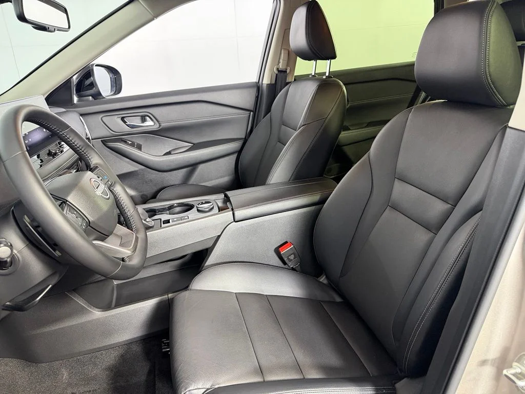 Used 2025 Champagne Silver Metallic Nissan SL image 22
